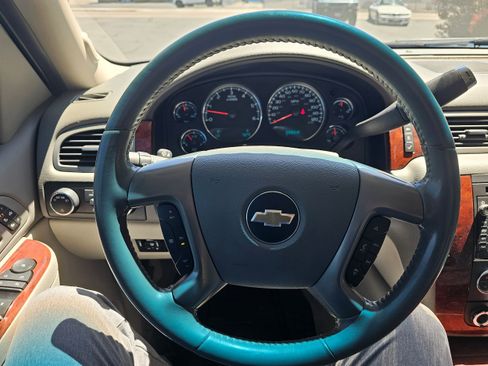 Used 2011 Chevrolet Avalanche LTZ AWD/4WD image 11