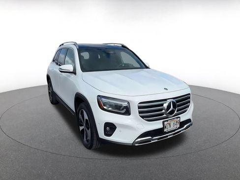Used 2025 Mercedes-Benz GLB 250 4MATIC image 3