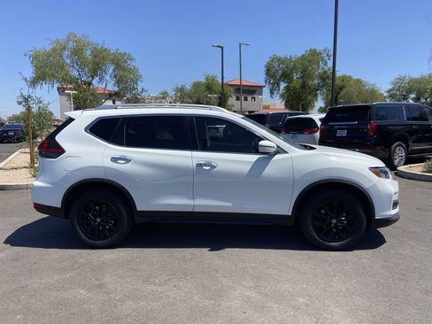 Used 2020 Nissan Rogue SV AWD/4WD image 2