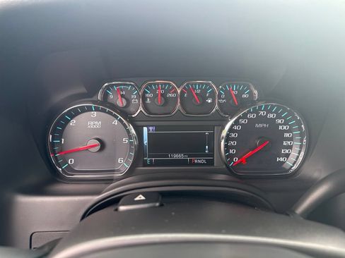 Used 2018 Chevrolet Suburban LT AWD/4WD image 6