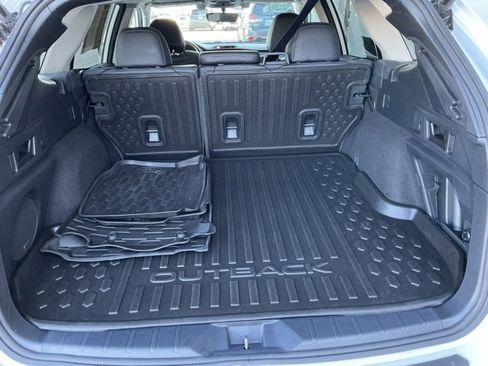 Used 2021 Subaru Outback Limited image 16