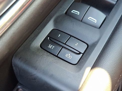 Used 2022 GMC Yukon XL SLT w/ SLT Luxury Package AWD/4WD image 29