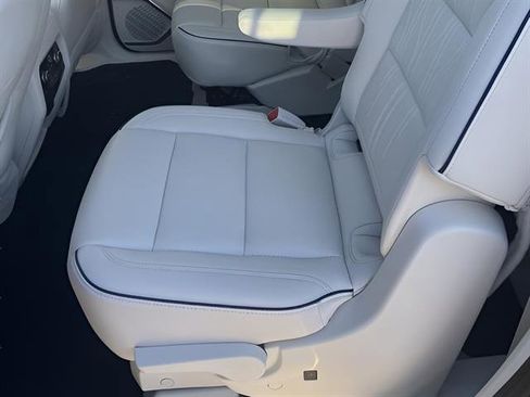 Used 2025 Buick Enclave Avenir image 10