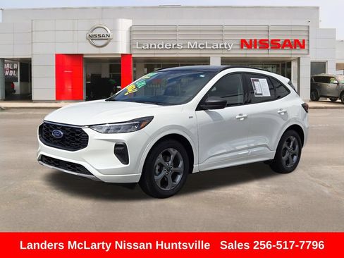 Used 2023 Ford Escape ST-Line w/ Tech Pack #1 FWD image 9