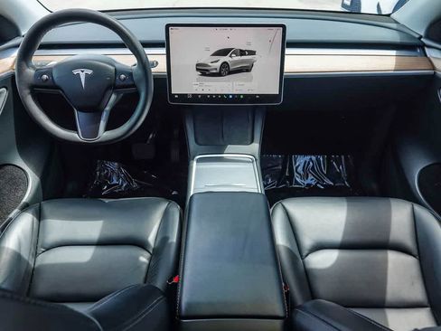 Used 2024 Tesla Model Y 2WD image 11