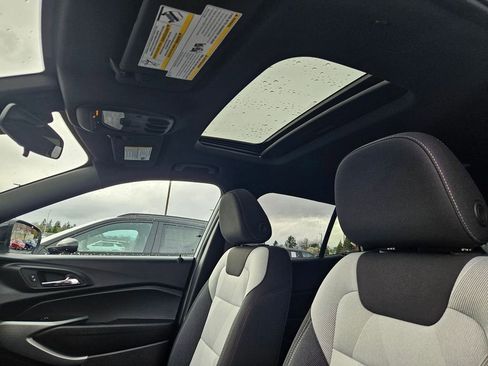 New 2026 Chevrolet Trax RS w/ Sunroof Package FWD image 32
