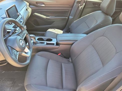 Used 2024 Nissan Altima 2.5 SV image 9