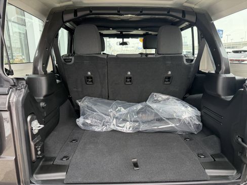 Used 2025 Jeep Wrangler Sport image 10