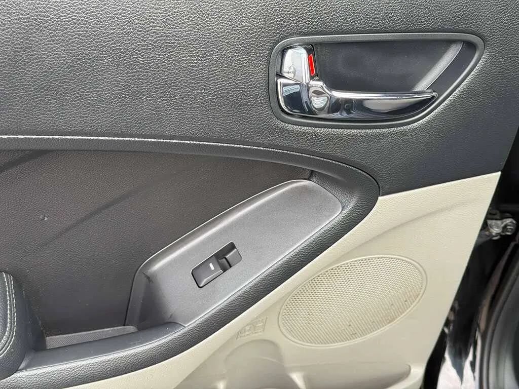Used 2015 Kia Forte EX FWD image 23