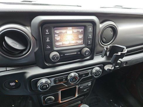 Used 2021 Jeep Gladiator Sport image 23