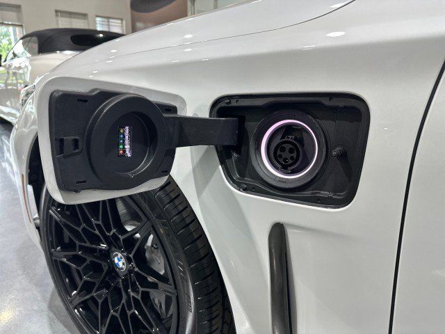 Used 2020 BMW 745e xDrive AWD/4WD image 27