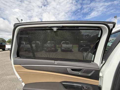 Used 2025 Volkswagen Atlas Cross Sport SE w/ Panoramic Sunroof Package AWD/4WD image 26