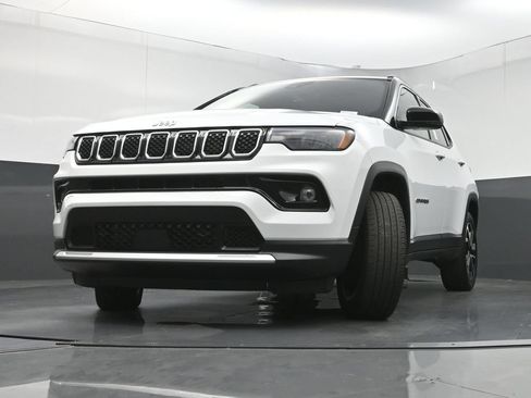 Used 2023 Jeep Compass Limited AWD/4WD image 29