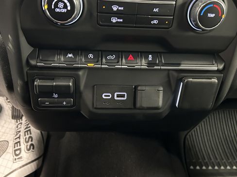 Used 2023 Chevrolet Silverado 1500 Custom image 31