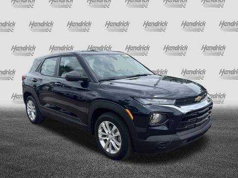 Used 2021 Chevrolet TrailBlazer LS FWD image 2