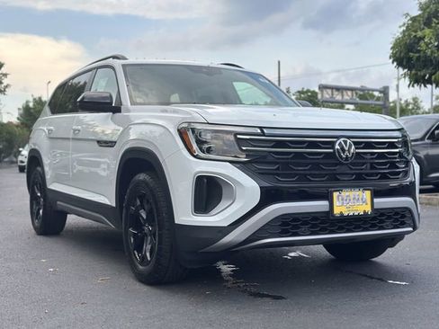 Used 2024 Volkswagen Atlas Peak Edition SE AWD/4WD image 50