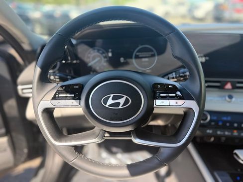 Used 2024 Hyundai Elantra Limited FWD image 11