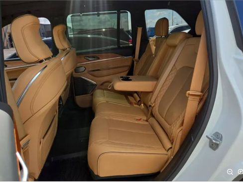 Used 2022 Jeep Grand Cherokee Summit AWD/4WD image 7