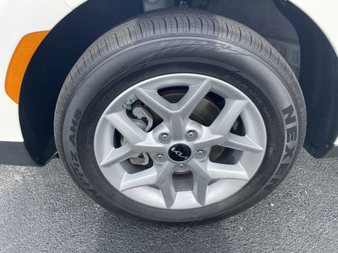 Used 2025 Kia Soul LX w/ LX Technology Package FWD image 10
