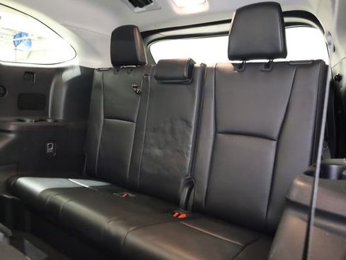 Used 2023 Toyota Highlander XLE image 32
