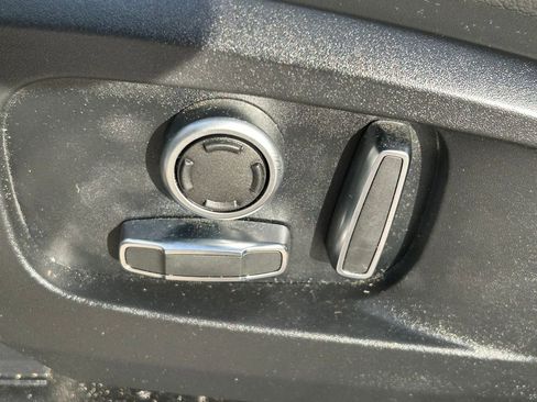 Used 2024 Land Rover Defender 130 X-Dynamic SE image 29