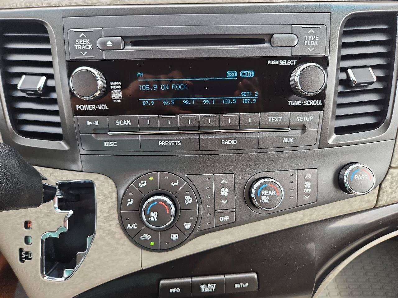 Used 2011 Toyota Sienna LE FWD image 28