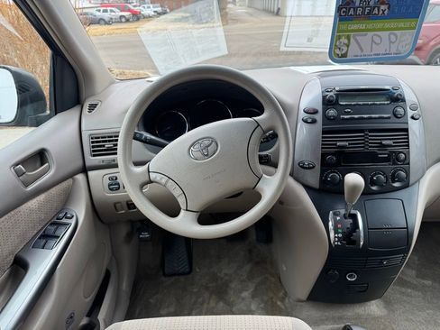 Used 2010 Toyota Sienna LE FWD image 9