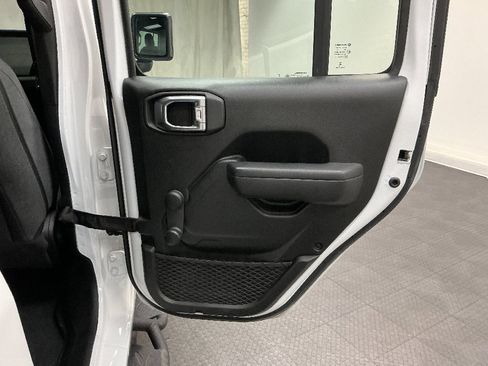 Used 2024 Jeep Gladiator Sport AWD/4WD image 31
