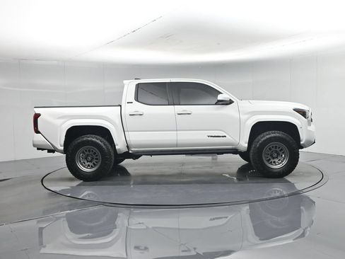 Used 2025 Toyota Tacoma SR5 AWD/4WD image 27