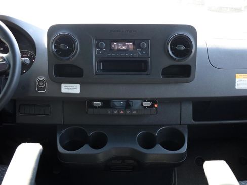 Used 2024 Mercedes-Benz Sprinter 2500 image 9