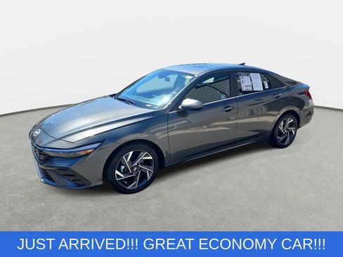 Used 2025 Hyundai Elantra SEL w/ Cargo Package FWD image 38