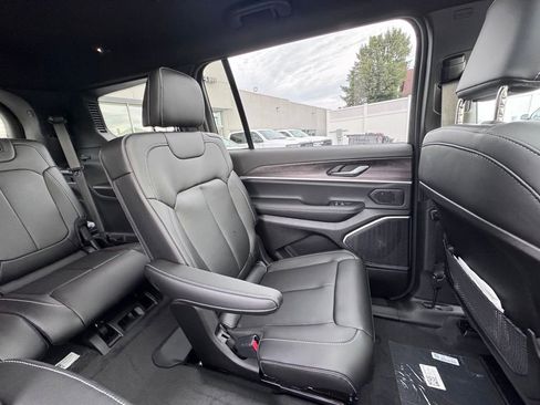 New 2026 Jeep Grand Cherokee L Limited w/ Limited Altitude Package AWD/4WD image 22