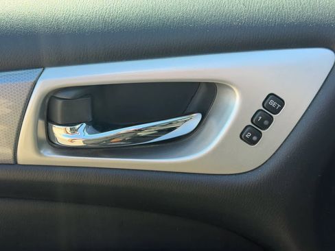 Used 2020 Nissan Pathfinder SL image 9