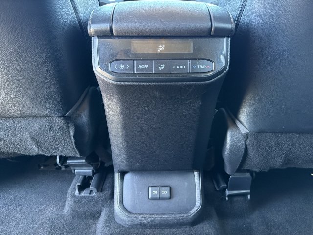 Used 2023 Toyota Highlander XLE AWD/4WD image 39