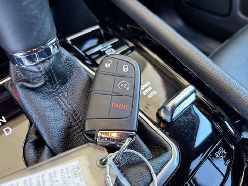 Used 2025 Jeep Compass Limited AWD/4WD image 25