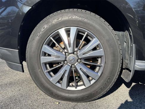 Used 2020 Nissan Pathfinder S image 9