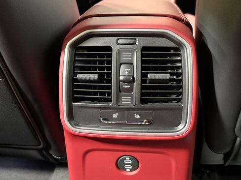 Certified 2026 Porsche Macan Turbo AWD/4WD image 20
