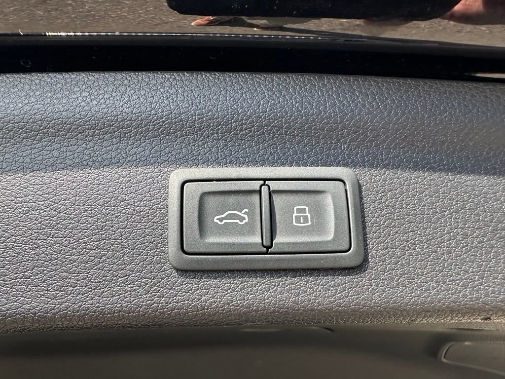Used 2020 Audi Q3 2.0T Prestige AWD/4WD image 10