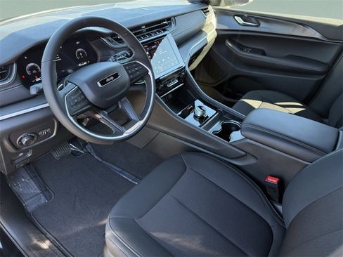 New 2025 Jeep Grand Cherokee Laredo w/ Luxury Tech Group I image 16