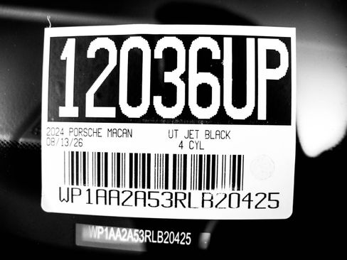 Certified 2024 Porsche Macan w/ Premium Plus Package AWD/4WD image 32