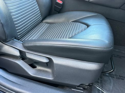 Used 2019 Toyota Camry SE FWD image 22