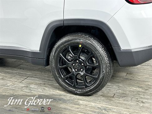 New 2026 Jeep Compass Latitude image 12