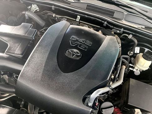 Used 2017 Toyota Tacoma SR5 w/ Tow Package AWD/4WD image 30