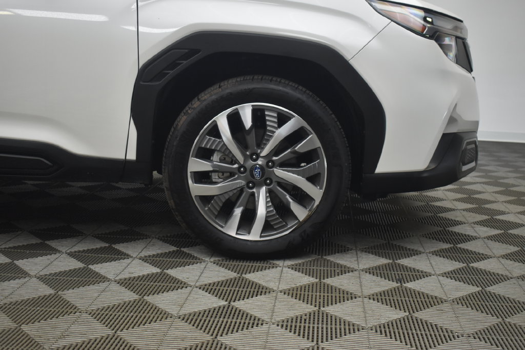 Used 2025 Subaru Forester Touring AWD/4WD image 28