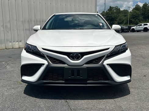 Used 2024 Toyota Camry SE FWD image 3