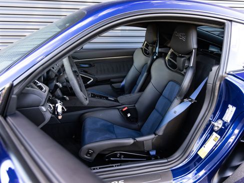 Certified 2025 Porsche 718 Cayman GT4 RS RWD image 5