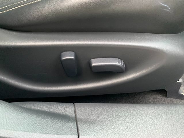 Used 2016 Nissan Maxima Platinum w/ Interior Lighting Package FWD image 12
