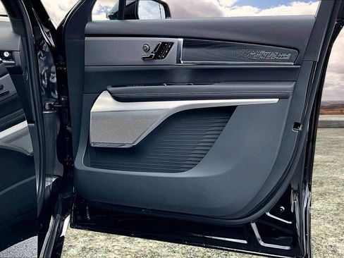 Used 2026 Cadillac Vistiq Platinum w/ LPO, Floor Liner Package AWD/4WD image 29