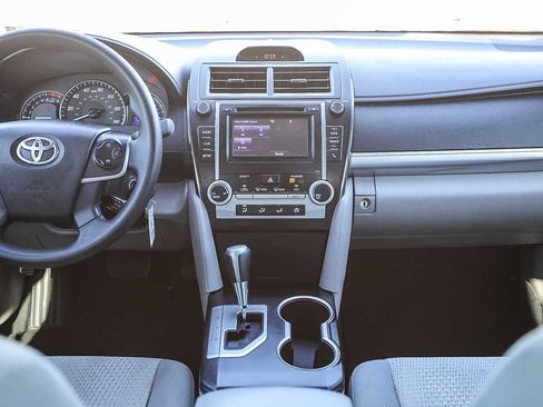 Used 2014 Toyota Camry LE image 13