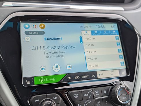 Used 2020 Chevrolet Bolt Premier w/ Infotainment Package image 28